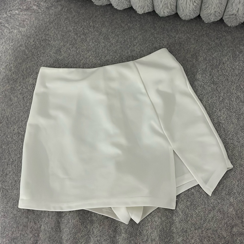 White mini skort